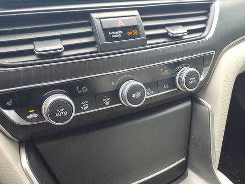 Used 2018 Honda Accord EX image 28
