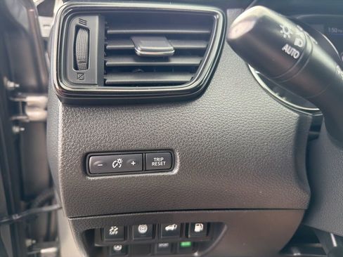 Used 2018 Nissan Rogue SL FWD image 37