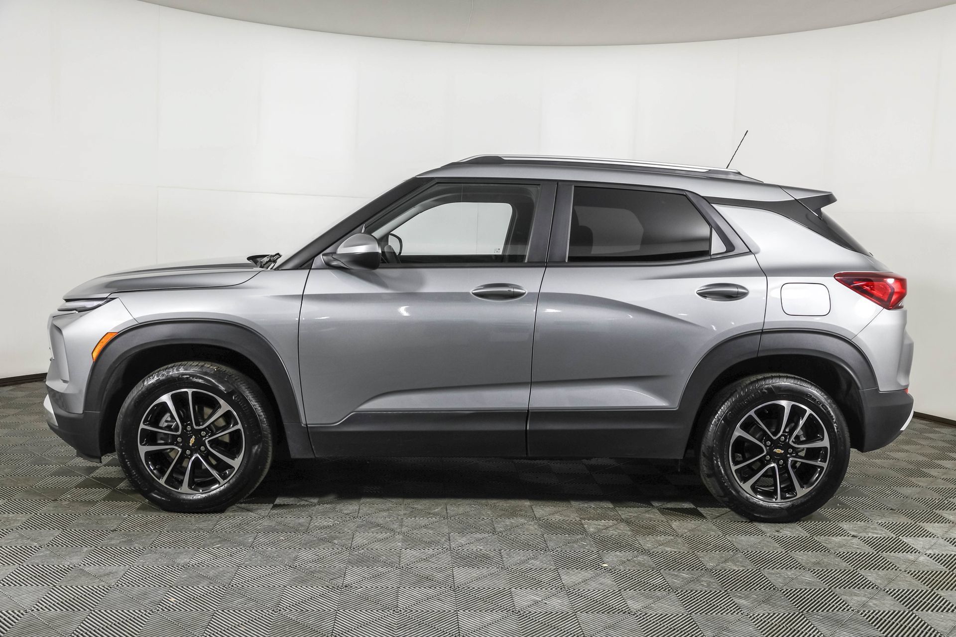 Used 2025 Chevrolet TrailBlazer LT AWD/4WD image 19