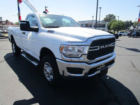Used 2024 RAM 2500 Tradesman w/ Chrome Appearance Group image 4