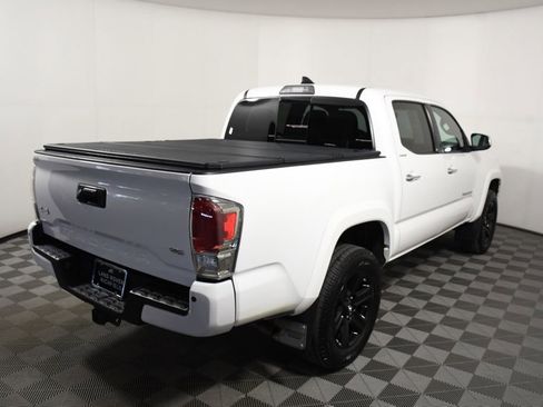 Used 2017 Toyota Tacoma Limited w/ Tow Package AWD/4WD image 6