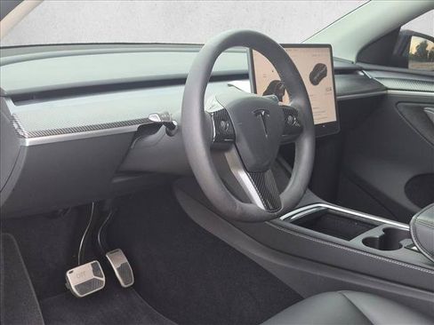 Used 2024 Tesla Model Y Long Range AWD/4WD image 2