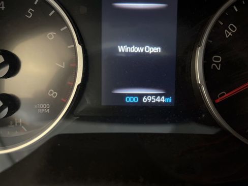 Used 2021 Toyota RAV4 XLE Premium image 2