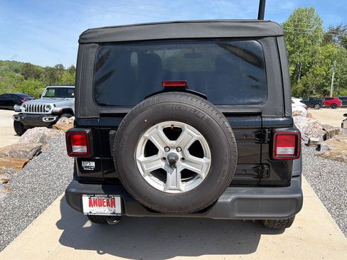 Used 2022 Jeep Wrangler Sport AWD/4WD image 4