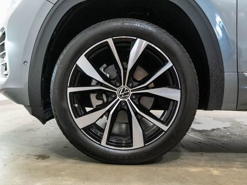 Used 2024 Volkswagen Atlas SEL Premium R-Line AWD/4WD image 11