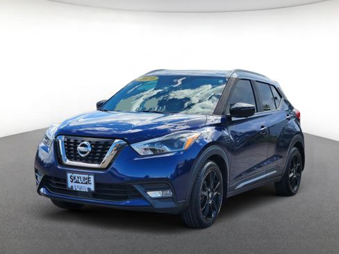 Used 2020 Nissan Kicks SR w/ SR Premium Package FWD image 2