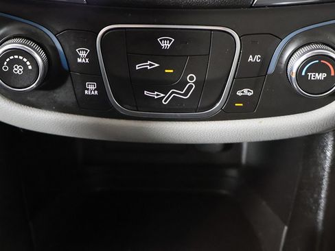 Used 2020 Chevrolet Equinox LS w/ LS Convenience Package FWD image 38