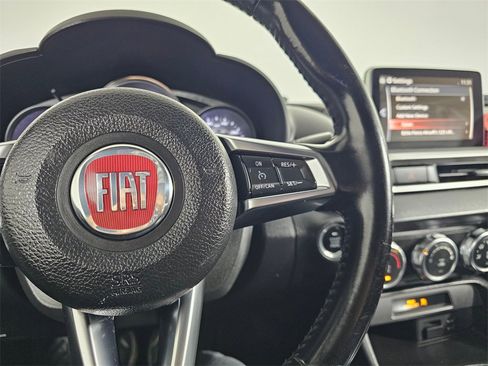 Used 2017 FIAT 124 Spider Classica image 32