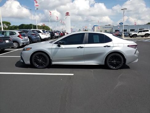 Used 2022 Toyota Camry SE w/ Convenience Package FWD image 9