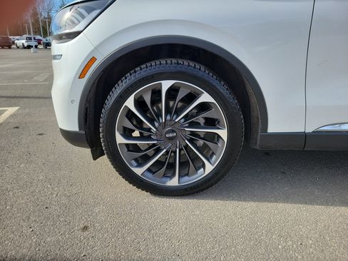 Used 2023 Lincoln Aviator Reserve w/ Equipment Group 201A image 11