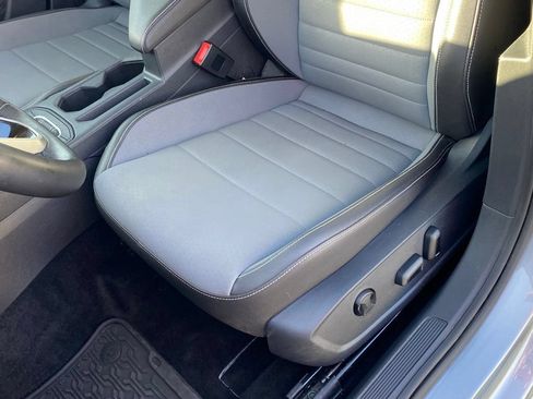Used 2025 Volkswagen Jetta SE FWD image 23