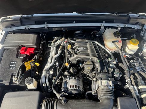 Used 2023 Jeep Gladiator Sport image 30