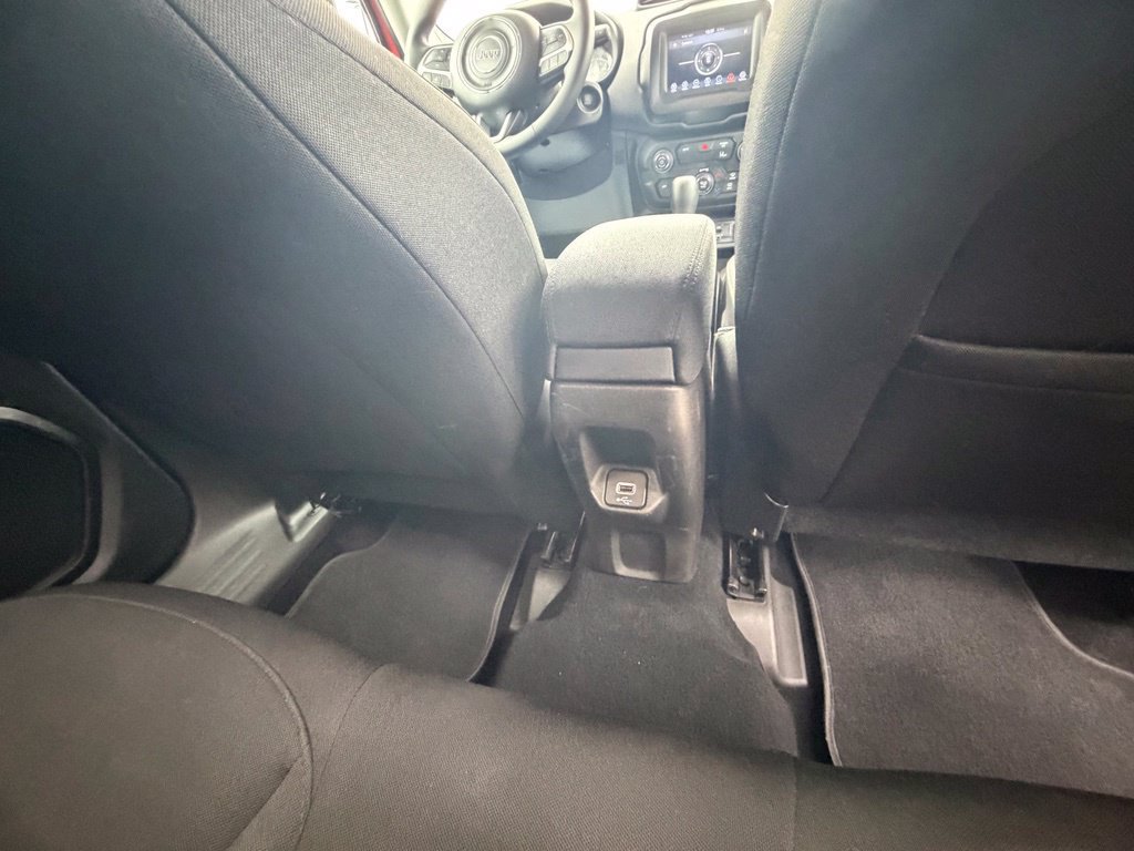 Used 2021 Jeep Renegade Latitude AWD/4WD image 46