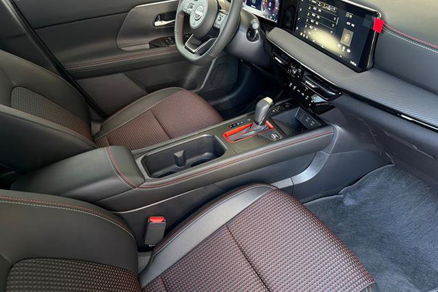 New 2026 Nissan Kicks SR AWD/4WD image 17