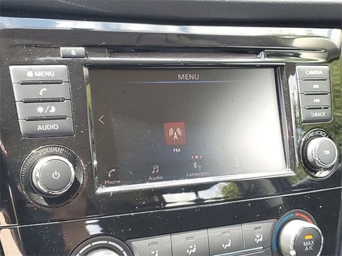 Used 2018 Nissan Rogue S image 18