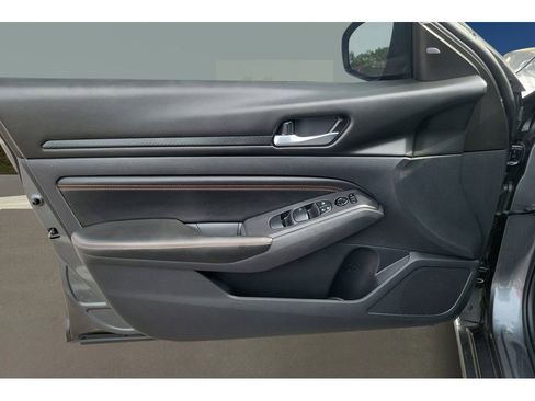 Used 2021 Nissan Altima 2.5 SR FWD image 18