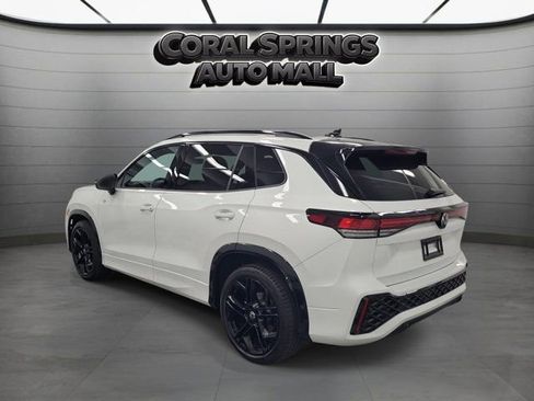 Used 2025 Volkswagen Tiguan SE R-Line FWD image 4