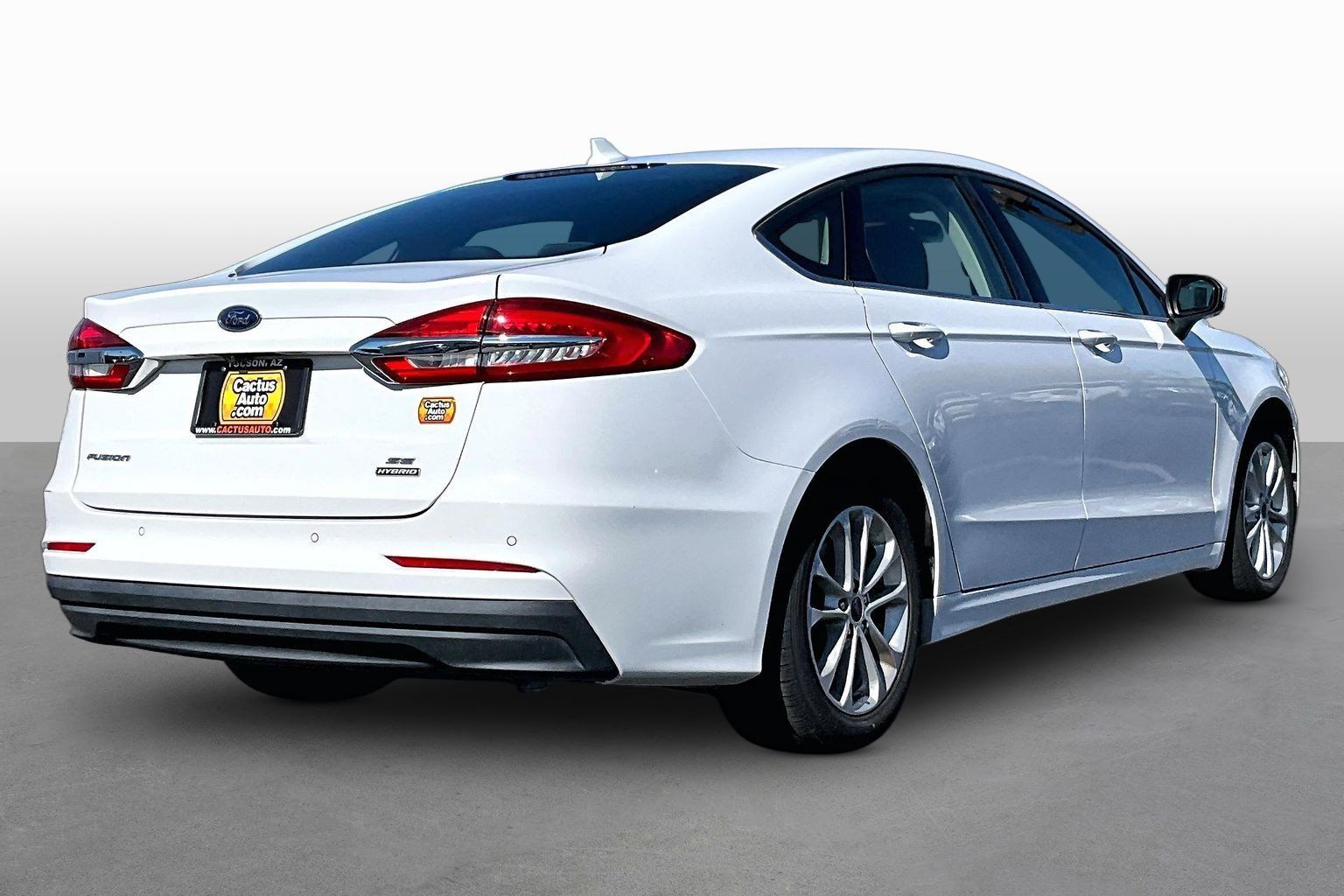 Used 2020 Ford Fusion SE FWD image 2
