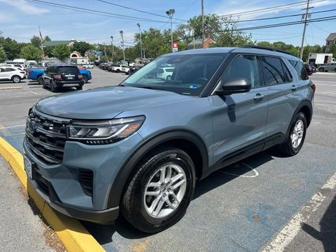 Used 2026 Ford Explorer Active AWD/4WD image 3