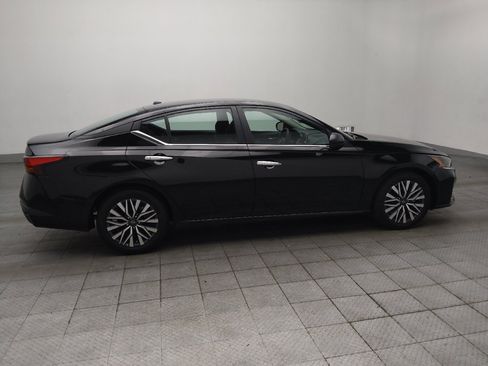 Used 2025 Nissan Altima 2.5 SV FWD image 10