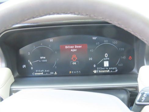 Used 2023 Lincoln Nautilus Reserve AWD/4WD image 27