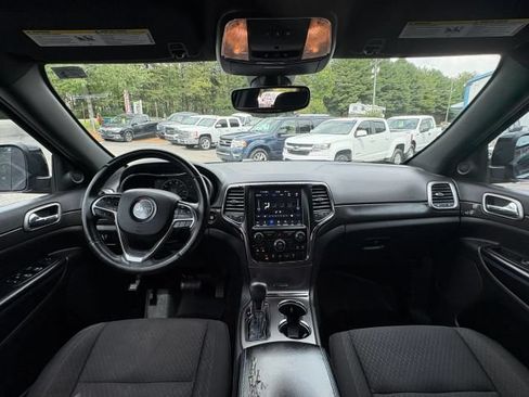 Used 2018 Jeep Grand Cherokee Laredo AWD/4WD image 19