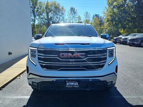 Used 2024 GMC Sierra 1500 SLT image 2