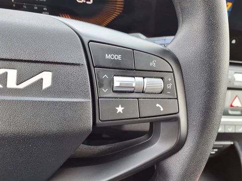 Used 2025 Kia K4 FWD image 14