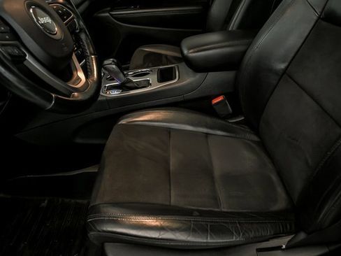 Used 2020 Jeep Grand Cherokee Altitude image 11