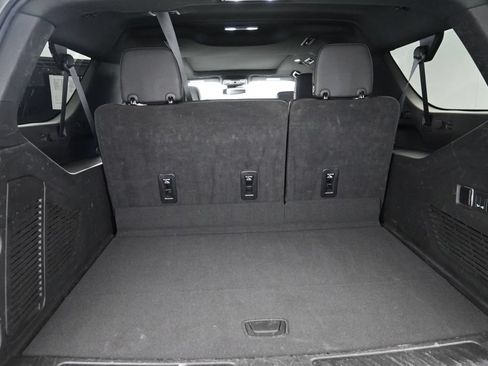 Used 2024 Chevrolet Suburban LT w/ LT Signature Plus Package RWD image 15