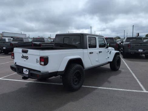 Used 2021 Jeep Gladiator Sport AWD/4WD image 8