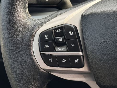 Used 2022 Ford Explorer XLT w/ Equipment Group 202A image 13