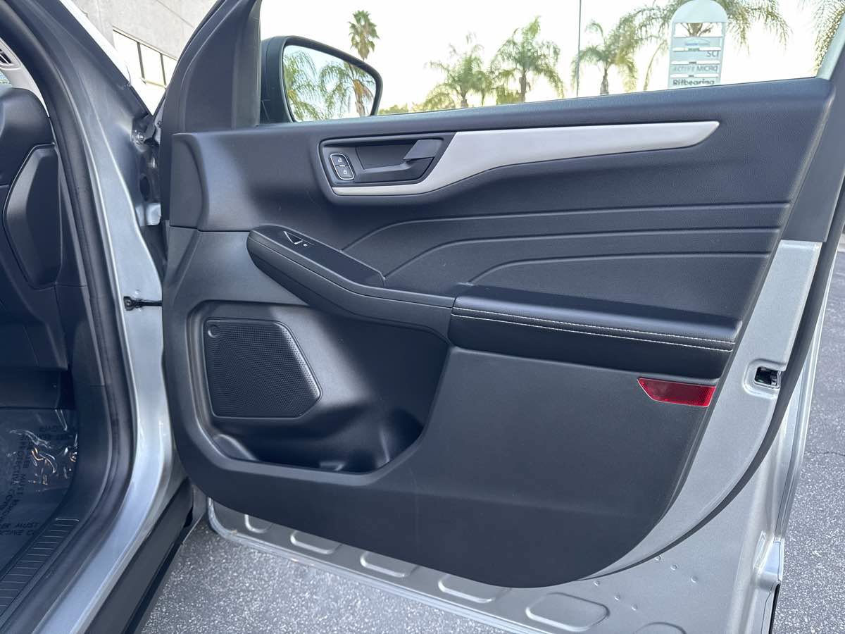 Used 2022 Ford Escape SE FWD image 32