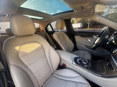 Used 2019 Mercedes-Benz C 300 4MATIC Sedan image 6