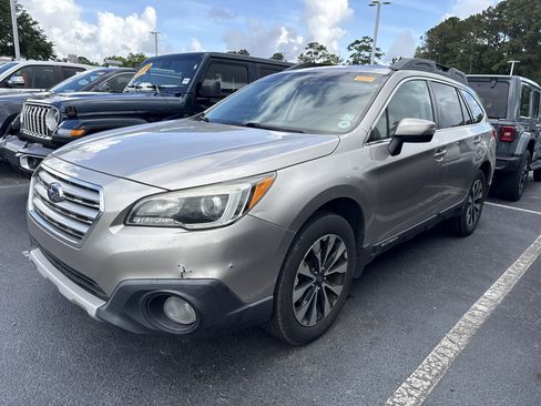 Used 2016 Subaru Outback 2.5i Limited AWD/4WD image 4