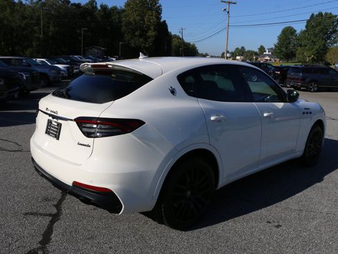 Used 2022 Maserati Levante Modena AWD/4WD image 8
