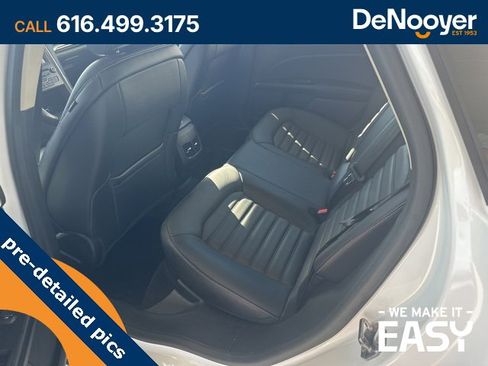 Used 2018 Ford Fusion SE w/ Fusion SE Technology Package image 10