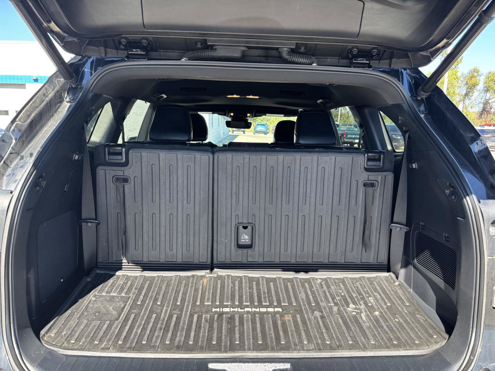 Used 2021 Toyota Highlander XSE AWD/4WD image 11