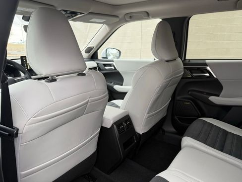 New 2026 Mitsubishi Outlander SE FWD image 24