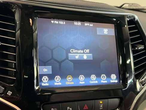 Used 2021 Jeep Cherokee Limited image 30