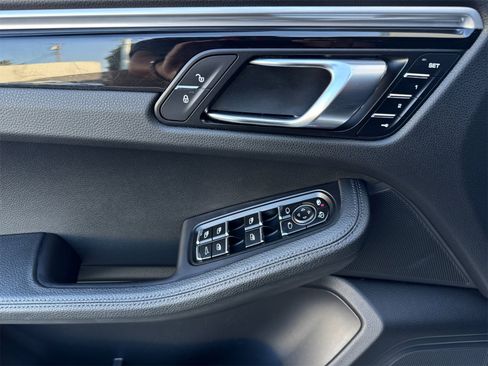 Used 2018 Porsche Macan image 12