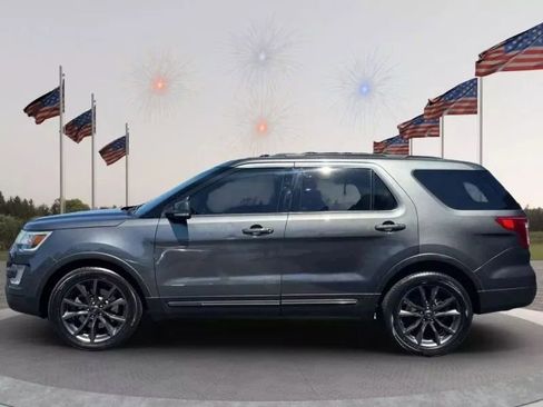 Used 2017 Ford Explorer XLT w/ Equipment Group 202A image 8