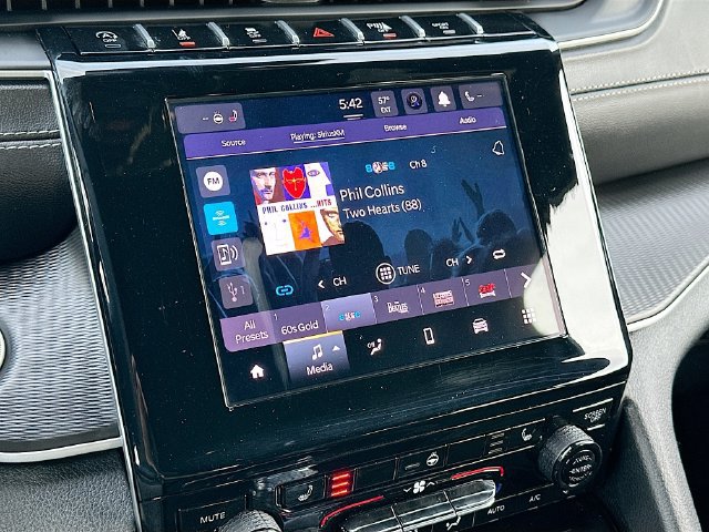 Used 2025 Jeep Grand Cherokee Altitude RWD image 15