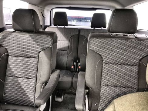 Used 2023 GMC Acadia SLE w/ Driver Convenience Package FWD image 21