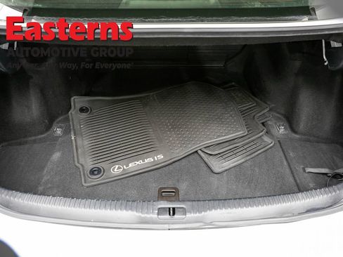 Used 2018 Lexus IS 300 AWD w/ Comfort Package image 9