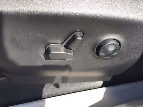 Used 2023 Chrysler Pacifica Limited image 23