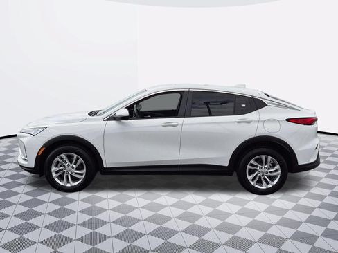 Certified 2025 Buick Envista Preferred w/ Advanced Safety Package FWD image 4