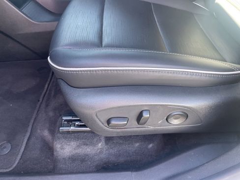 Used 2025 Buick Enclave Sport Touring image 11