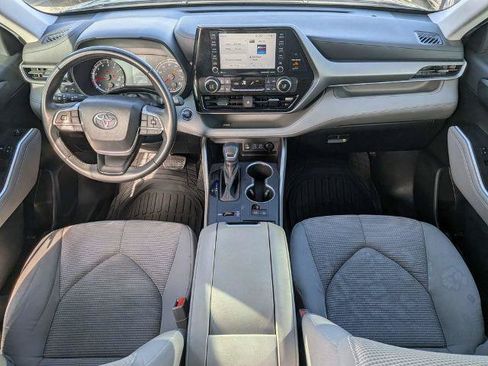 Used 2022 Toyota Highlander LE FWD image 14