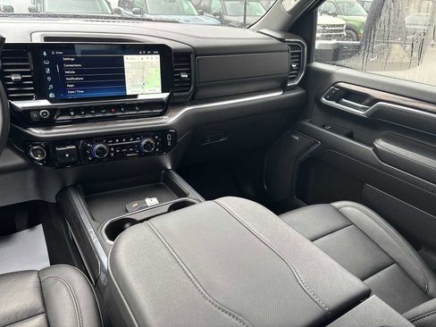 Used 2025 Chevrolet Silverado 3500 LTZ w/ LTZ Premium Package image 29